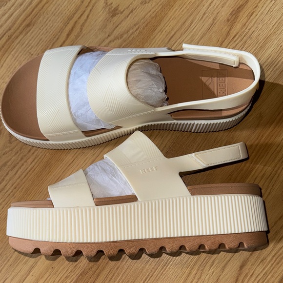 Reef Shoes - Reef size 9 water vista new Women's White and Tan Sandals